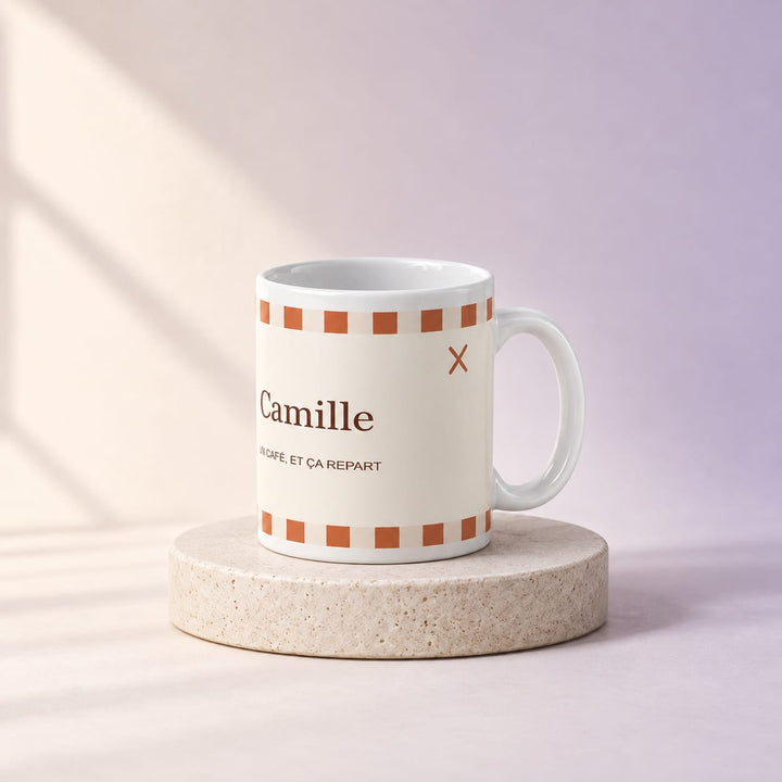 Simulation Mug personnalisé — Café crème · Classique · 340 ml · Blanc, vue d’ensemble, ambiance crème et lilas