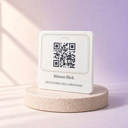 Simulation Signalétique QR / NFC professionnelle — Comptoir · 10 × 10 cm · QR code · Blanc, angle complémentaire