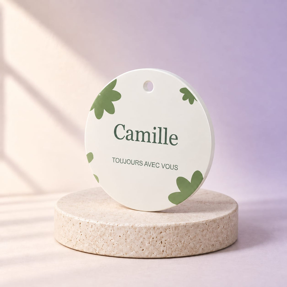 Simulation Porte-clé personnalisé — Fleur porte-bonheur · 50 mm · Blanc, angle complémentaire